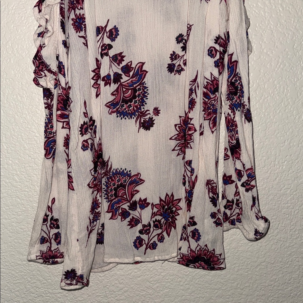Floral Ruffle Sleeve Top - Picture 2 of 4